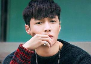 爱豆吃瓜娱乐酱张艺兴,从偶像到实力派，揭秘爱豆背后的努力与成长